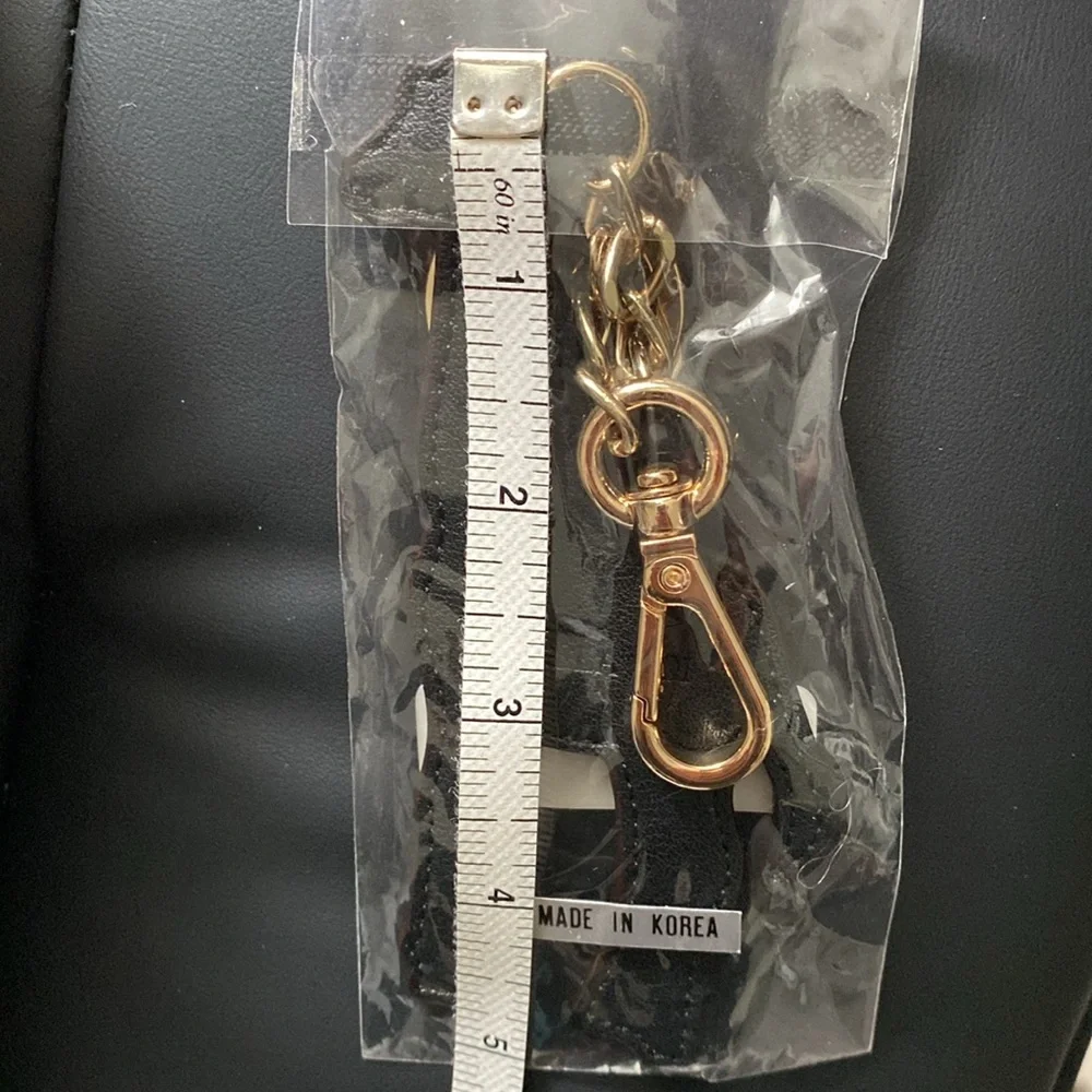 Angela Roi Geometric Giraffe Keychain - Picture 4 of 4